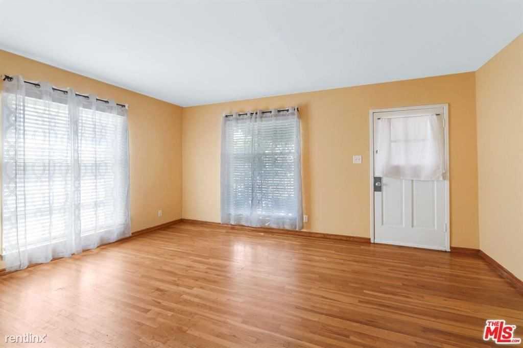 4284 Tujunga Ave - Photo 3 of 10