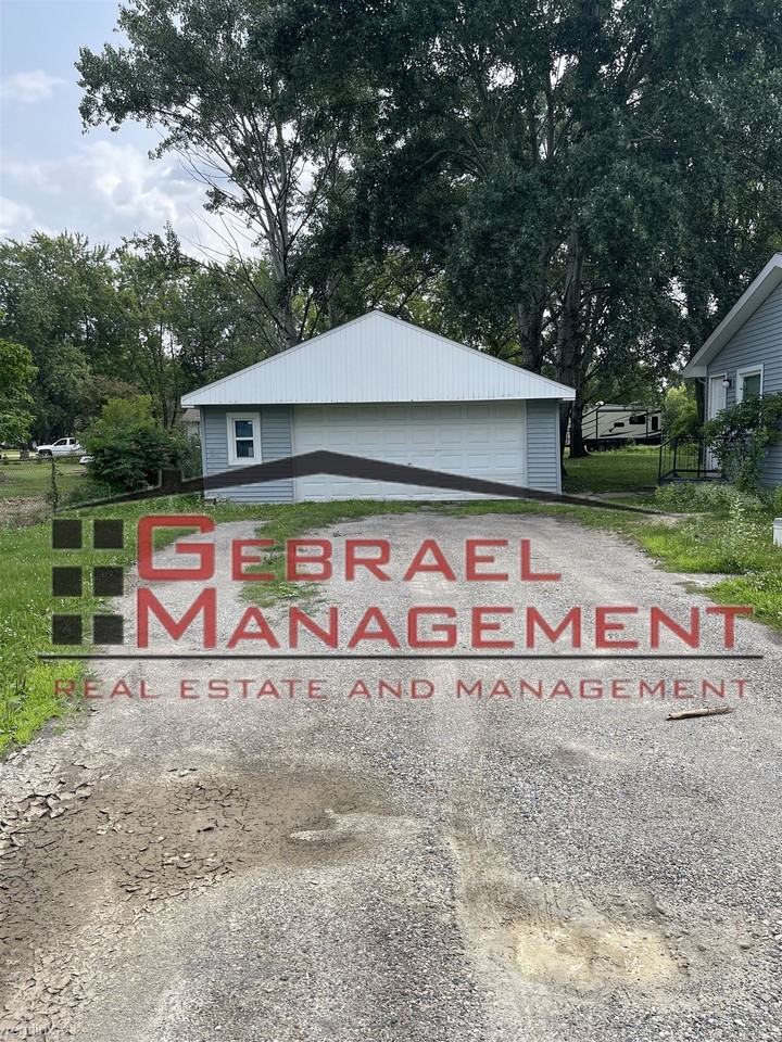 6048 Sun Valley Dr - Photo 2 of 12