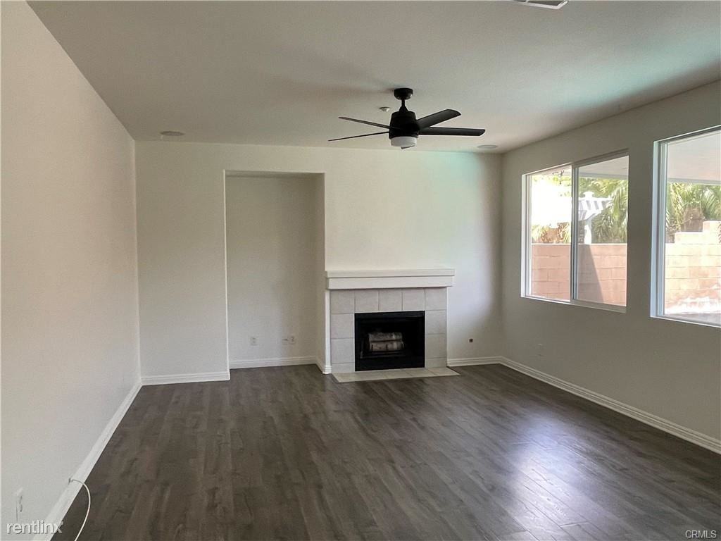 1025 E Thomann Dr - Photo 2 of 10