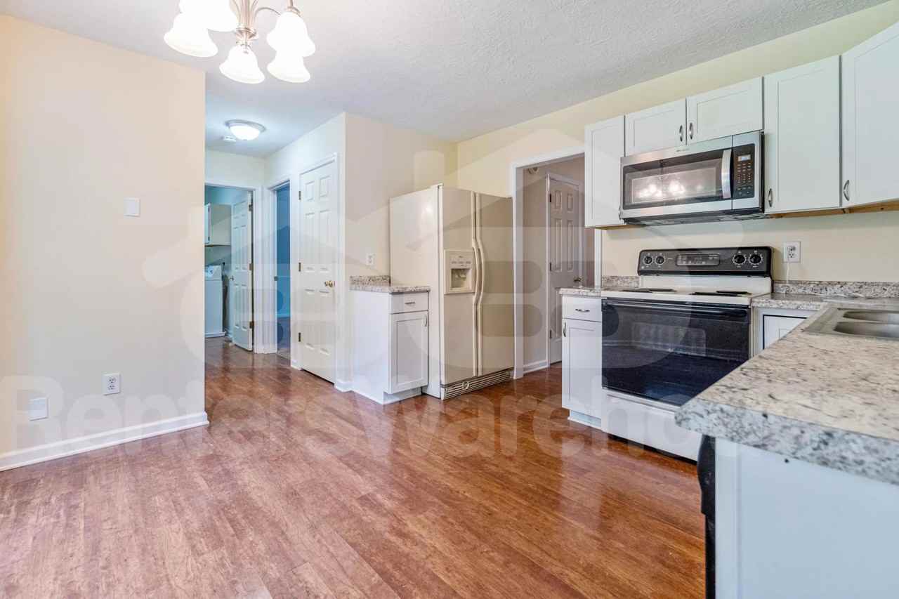 5009 Roxshire Ct - Photo 2 of 24