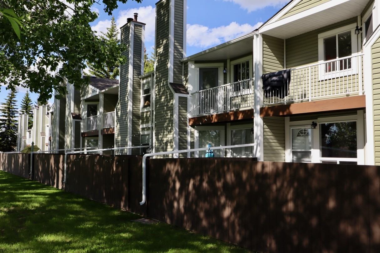 22-1820 56 St Nw - Photo 3 of 14