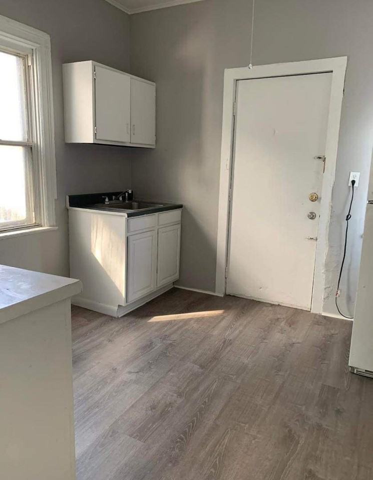 122 Bowman St - Photo 3 of 8