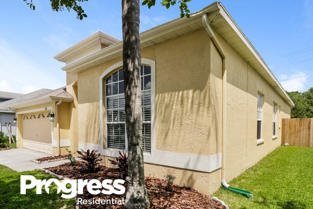 1128 Vinetree Dr - Photo 3 of 16