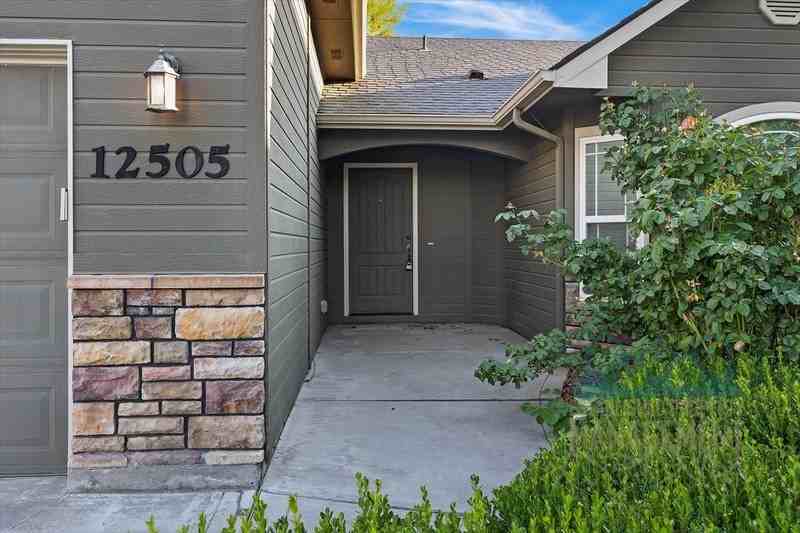 12505 W Tevoit St - Photo 2 of 35