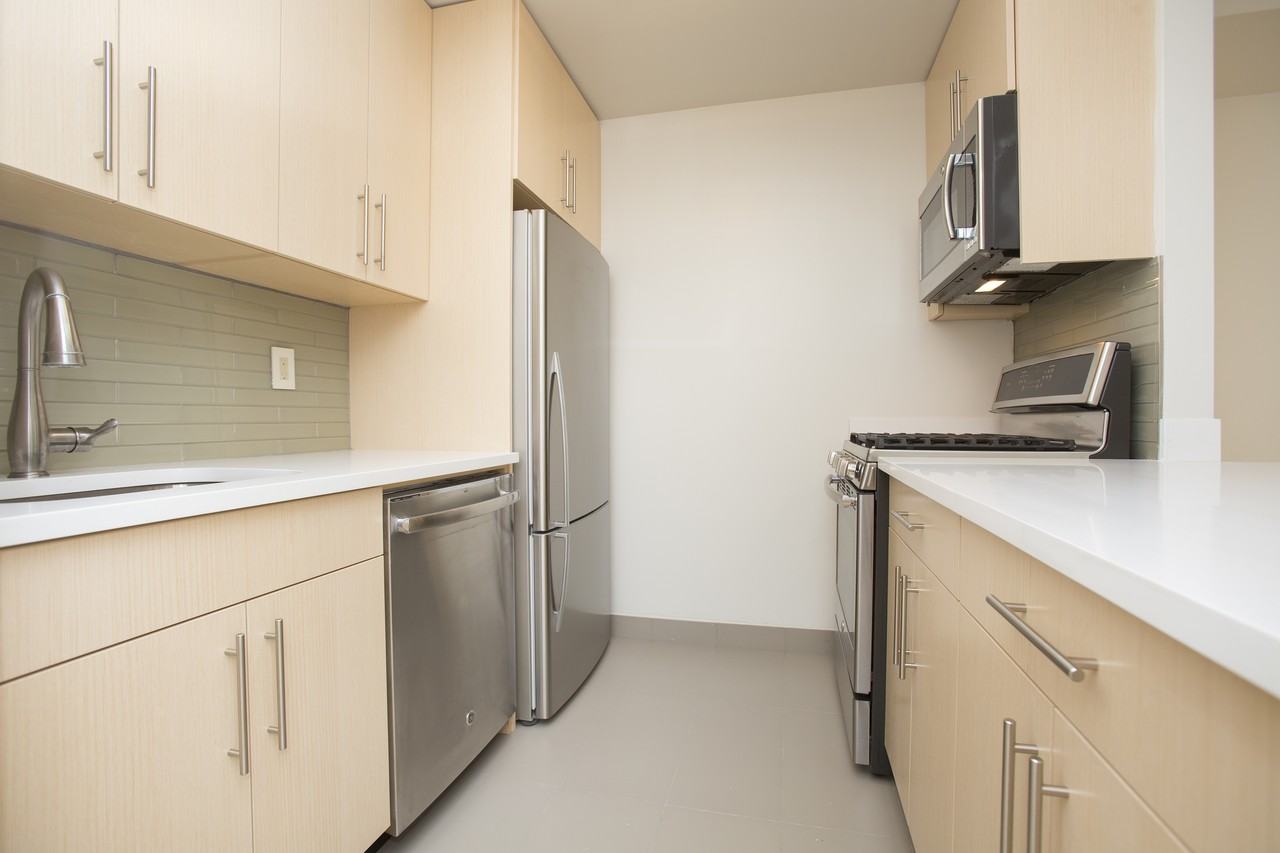 100 Jane St - Photo 2 of 8