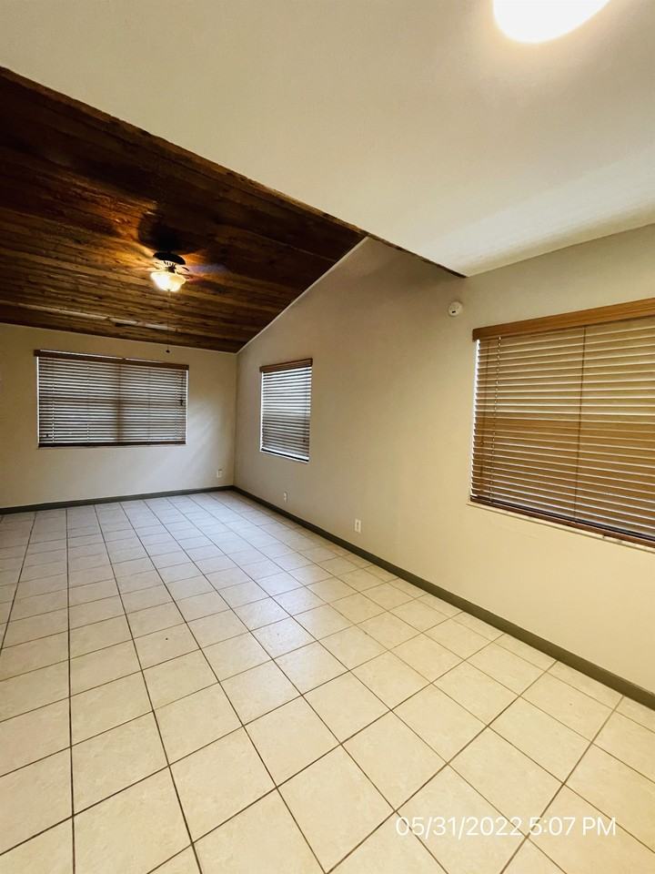 1125 W Prospect Rd #1121 - Photo 7 of 21