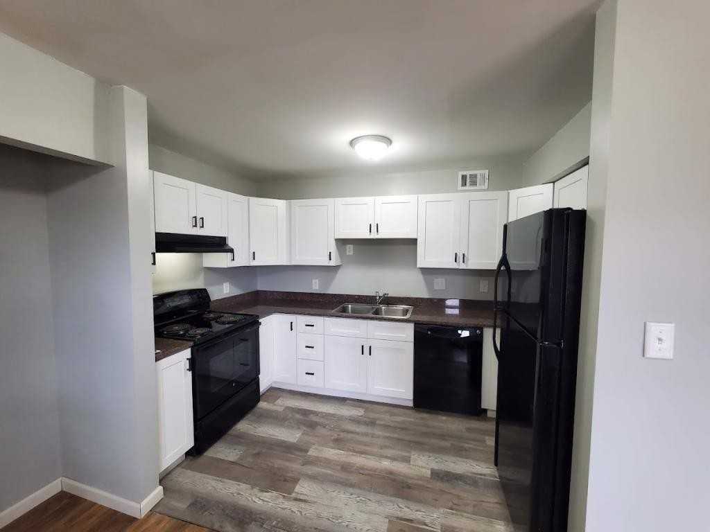 9127 Spyglass Pl Apt D - Photo 4 of 6