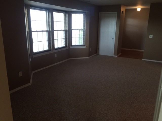 58 Greenview Ln - Photo 3 of 9