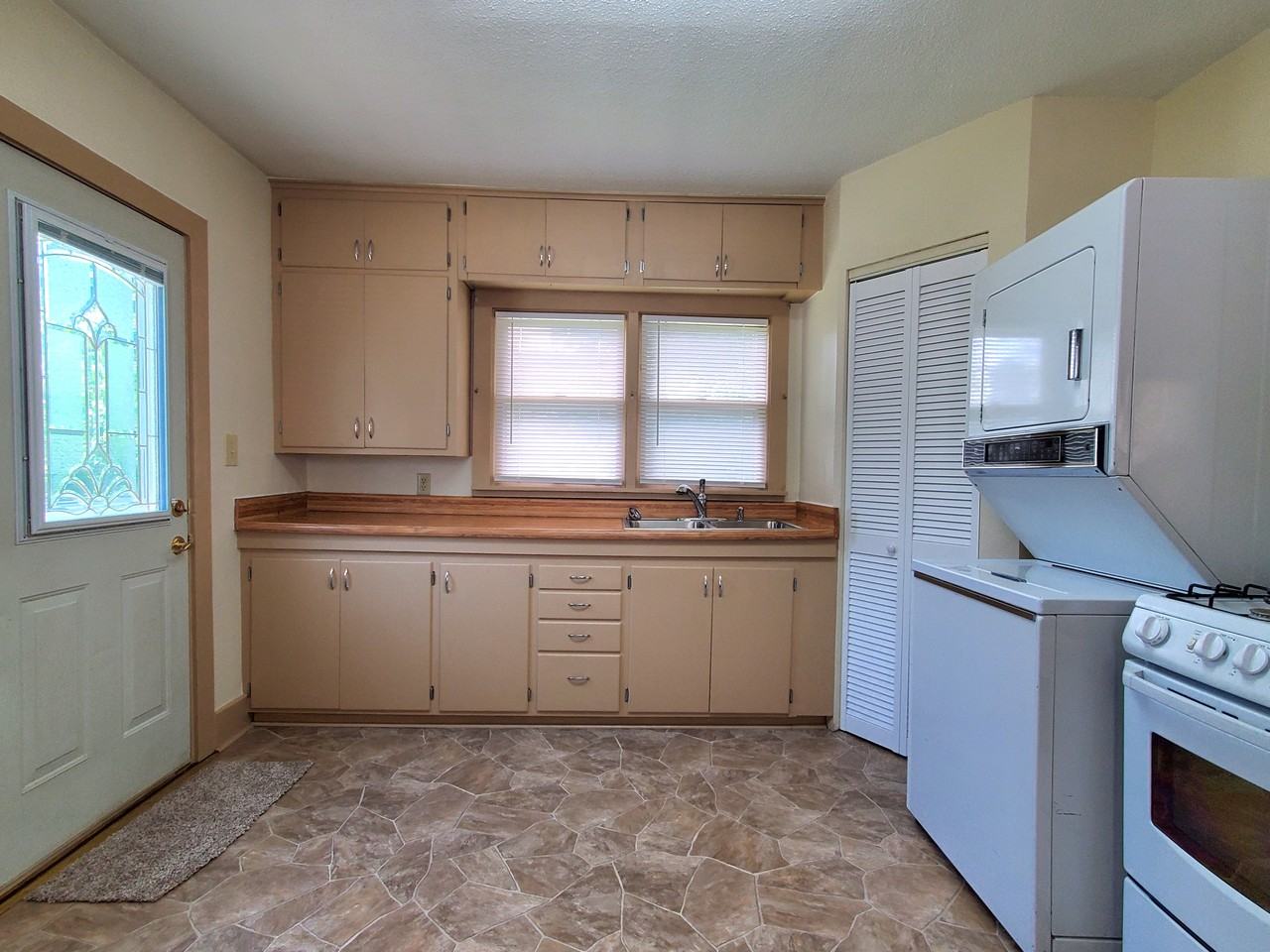 2415 36th St #NA - Photo 2 of 4
