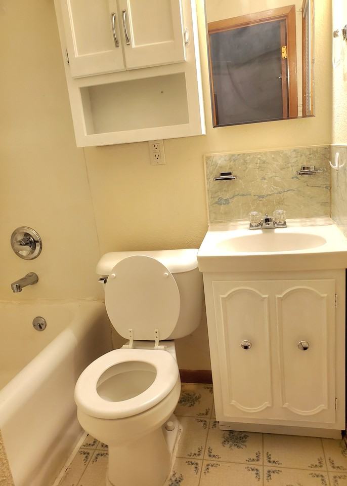 2415 36th St #NA - Photo 3 of 4