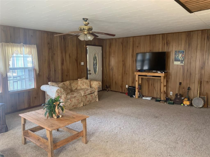 263 Kevin St - Photo 2 of 17