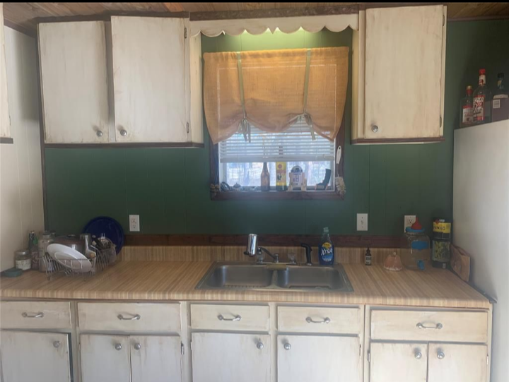 263 Kevin St - Photo 3 of 17