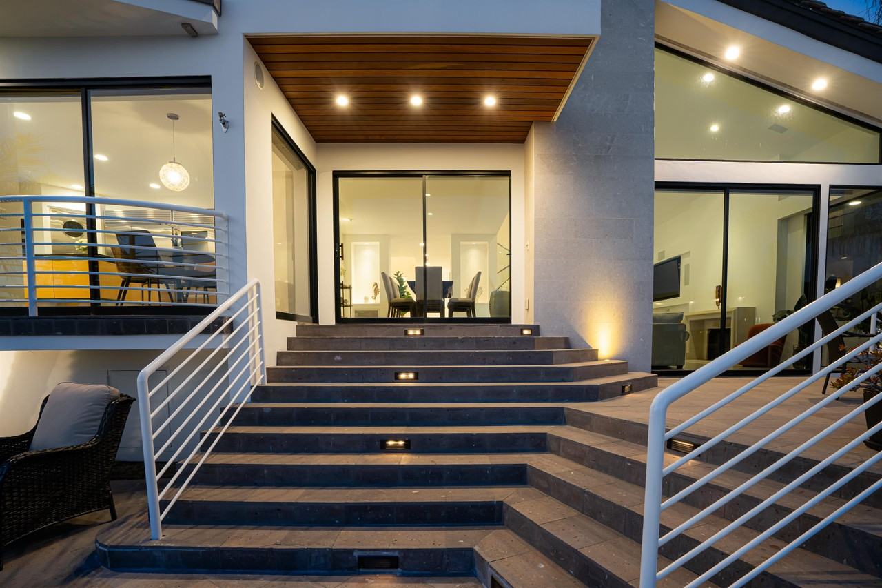 715 Bayside Dr - Photo 2 of 50