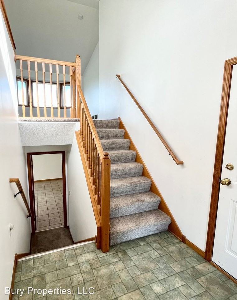 10134 Karston Ave Ne - Photo 3 of 23