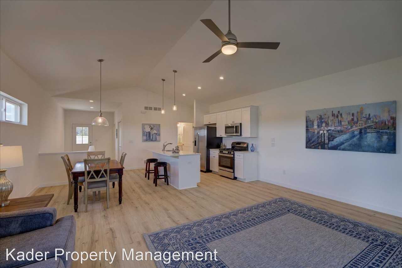 1206 Tivoli Cir - Photo 2 of 25