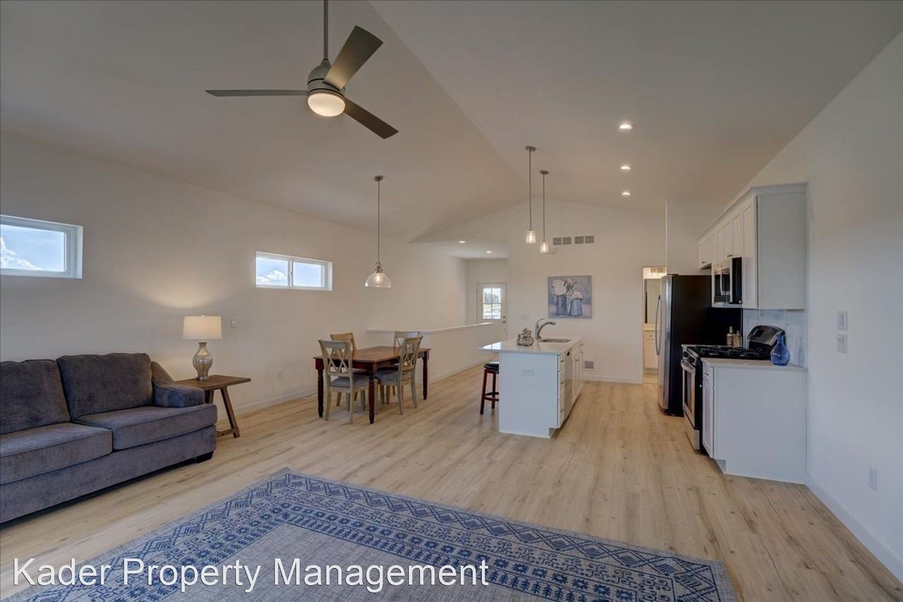 1206 Tivoli Cir - Photo 3 of 25