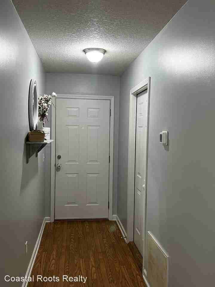 300 Norwood Dr - Photo 2 of 27