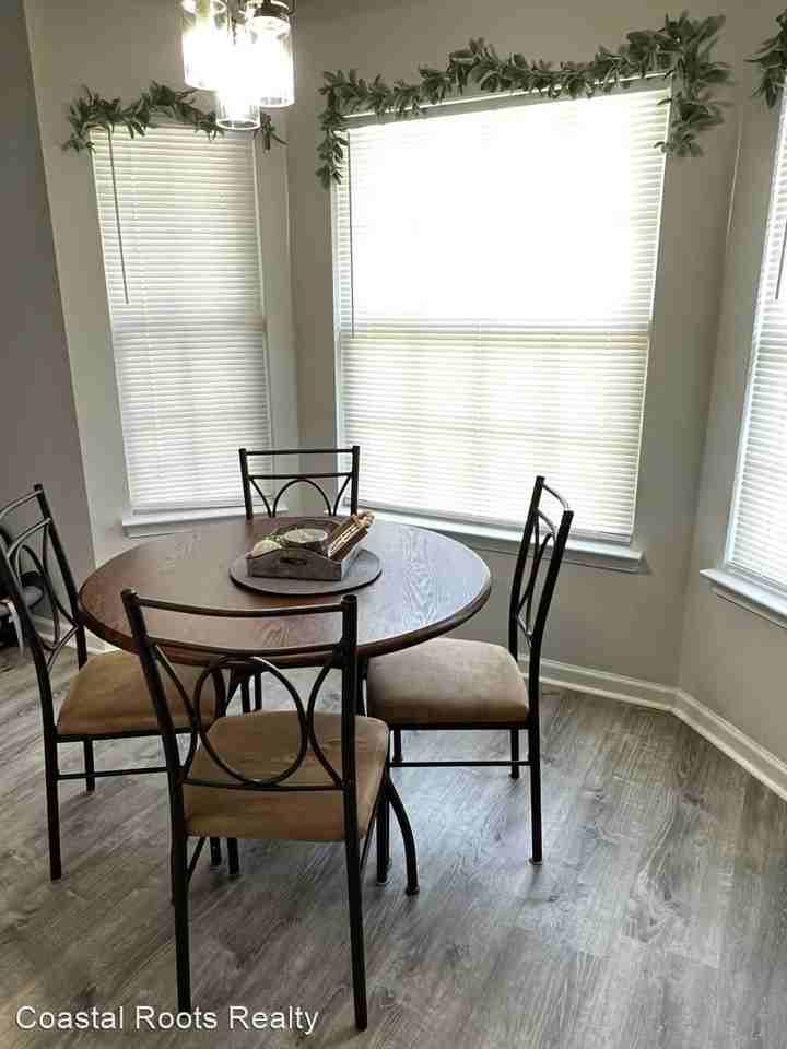 300 Norwood Dr - Photo 3 of 27