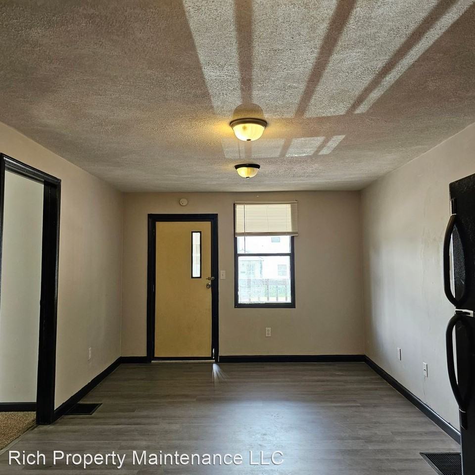 467 S. James St. - Photo 2 of 5