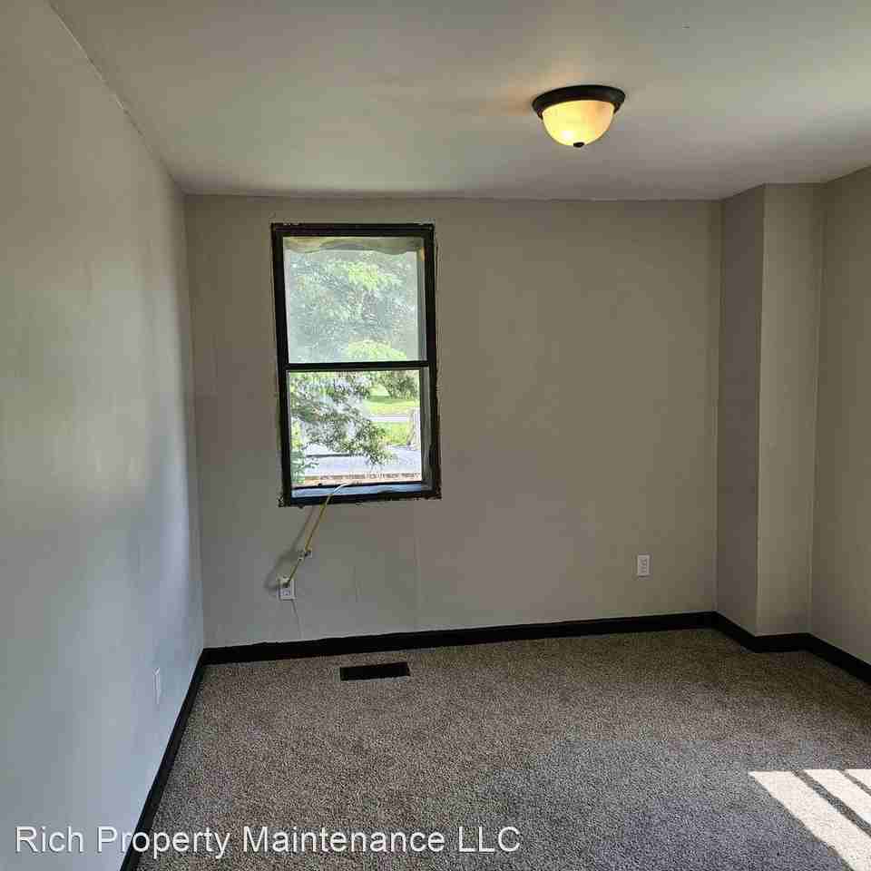 467 S. James St. - Photo 3 of 5