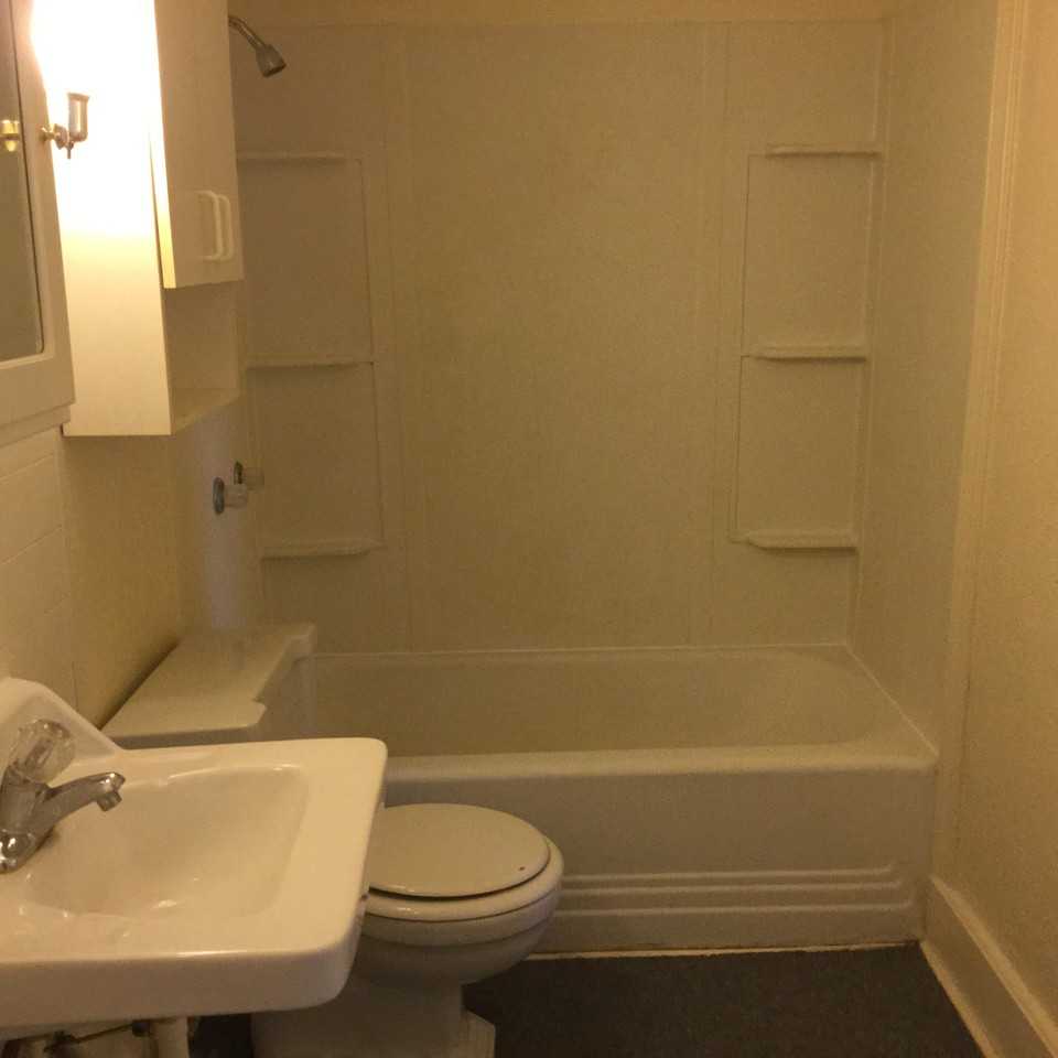 922 Kansas St #2 - Photo 3 of 4