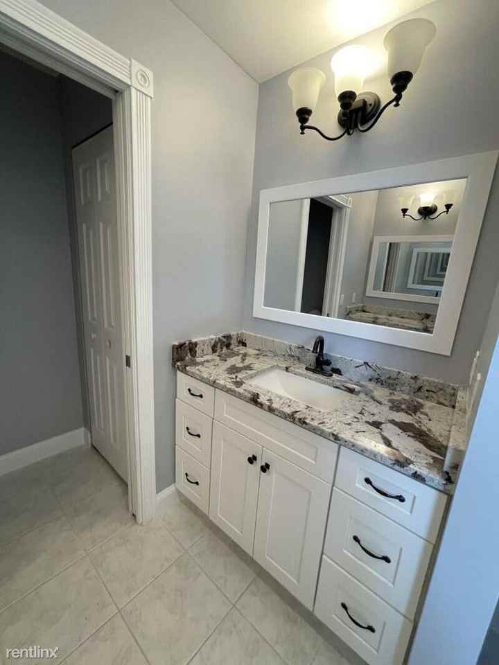 1019 Egret Cir N - Photo 3 of 13