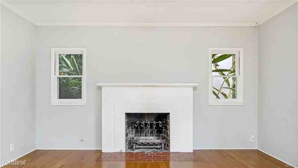 2118 Greenleaf St - Photo 2 of 11