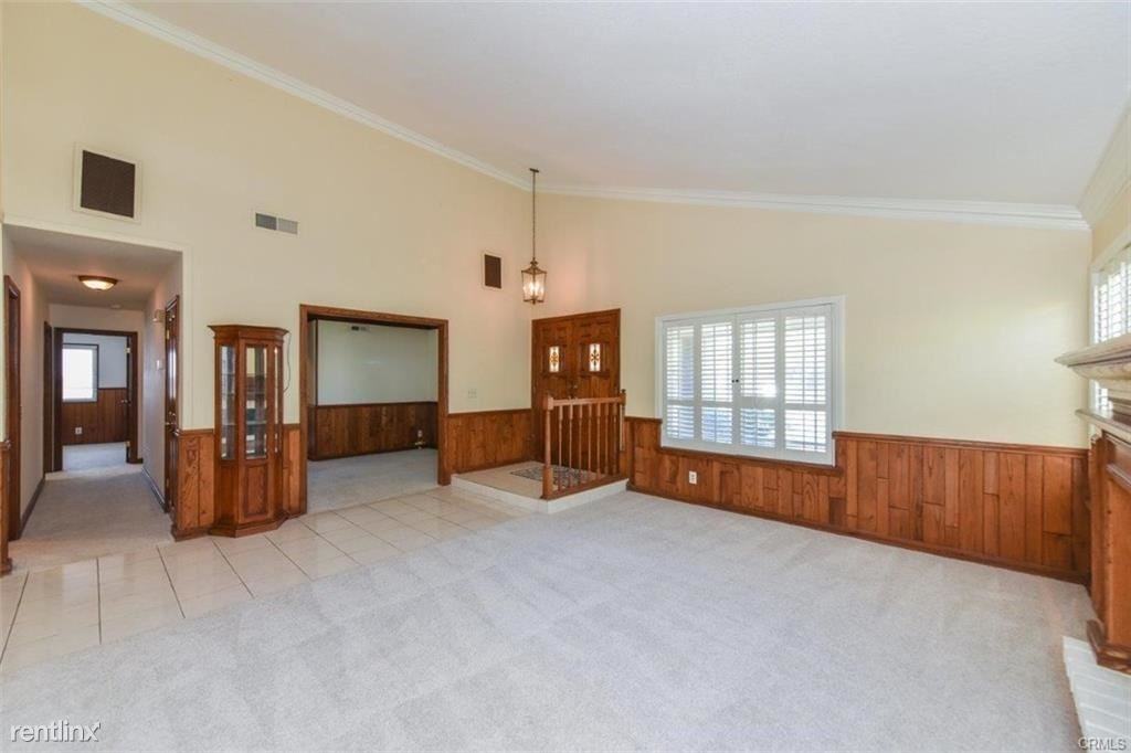 17032 Courtney Ln - Photo 2 of 10