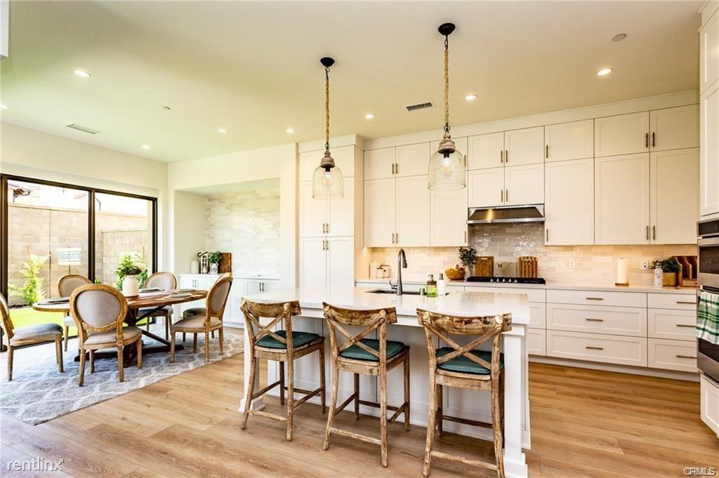 113 Plum Lily - Photo 2 of 10