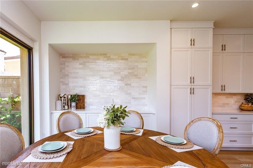 113 Plum Lily - Photo 3 of 10