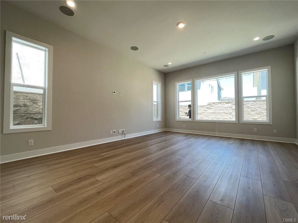 330 Burwood - Photo 2 of 10