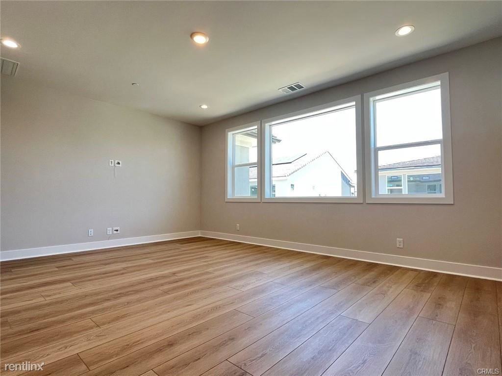 330 Burwood - Photo 3 of 10