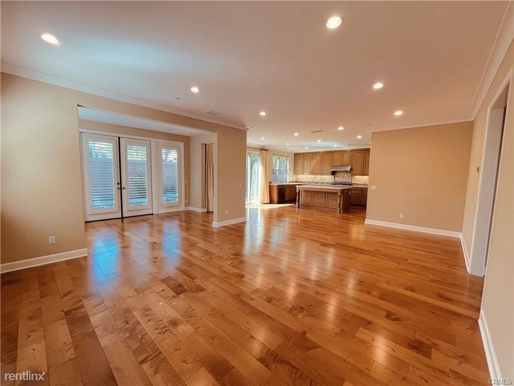 139 Beechmont - Photo 3 of 10