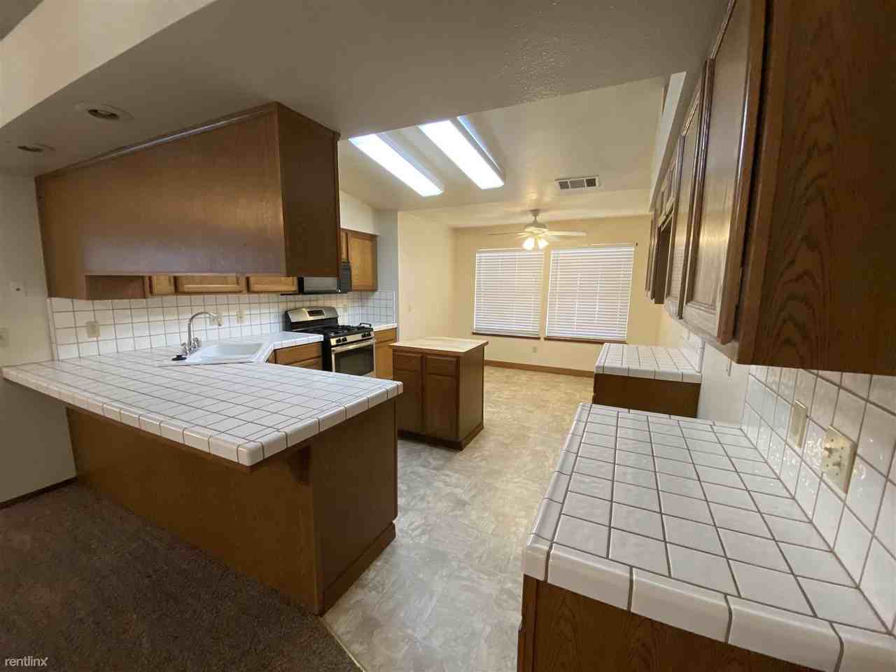 248 Somerset Dr - Photo 3 of 14