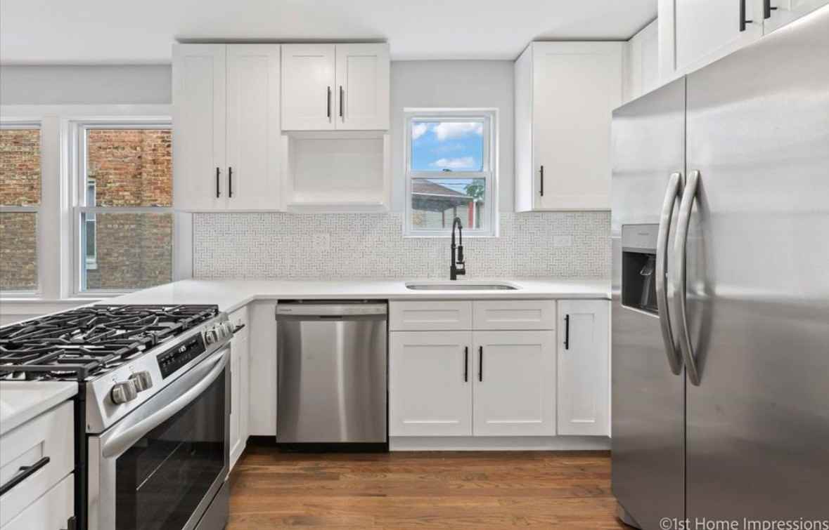 10990 S Trumbull Ave - Photo 2 of 9