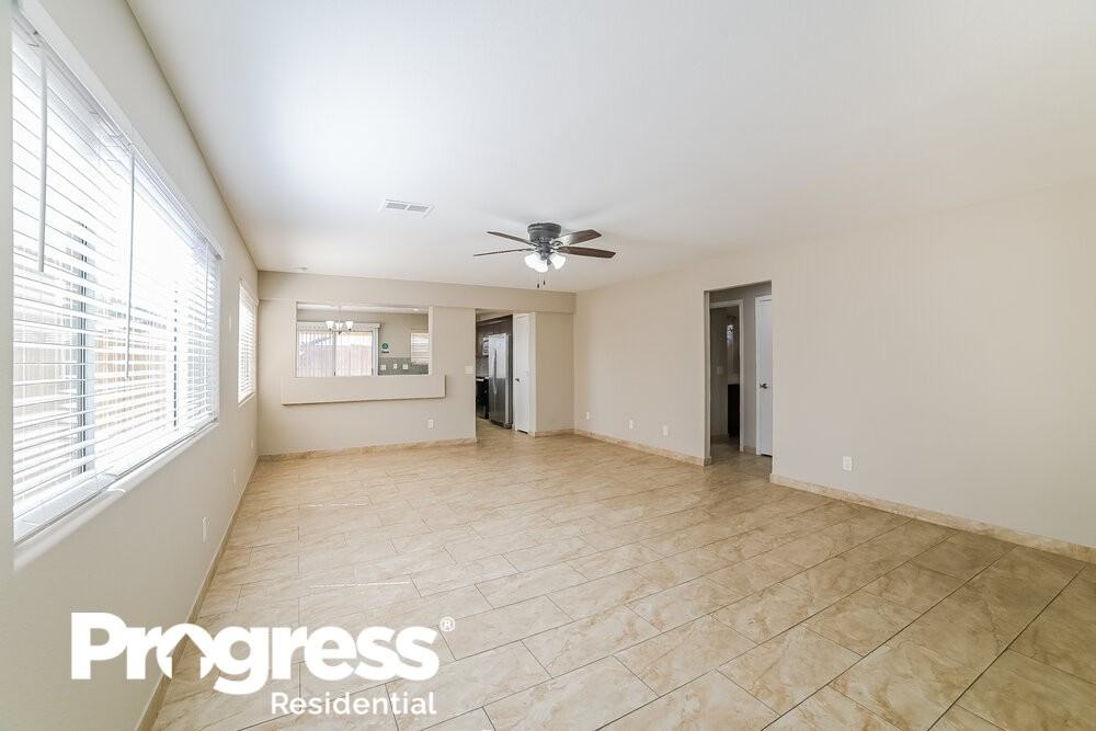 3027 W Melinda Ln - Photo 3 of 16