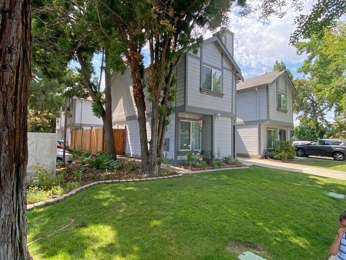 1030 Owsley Ave - Photo 2 of 24