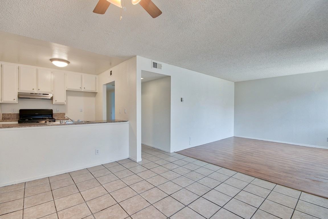 Lakewood Gardens - Photo 2 of 10