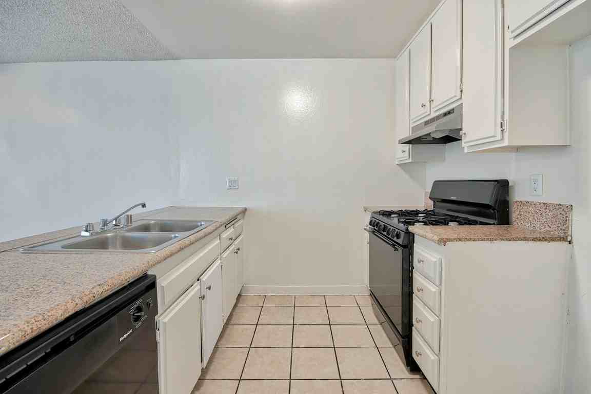 Lakewood Gardens - Photo 4 of 10