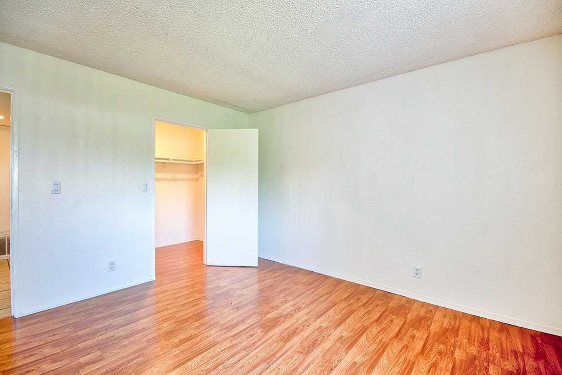 Lakewood Gardens - Photo 6 of 10