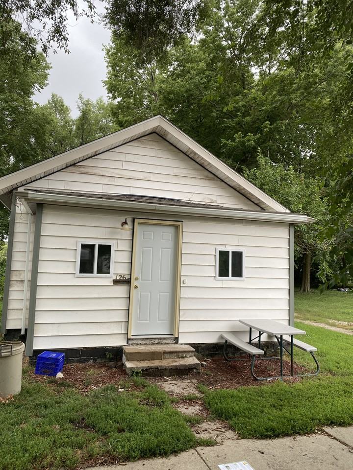 1261 E Leafland Ave 1261, Decatur, IL 62521 2 Bedroom House for 625