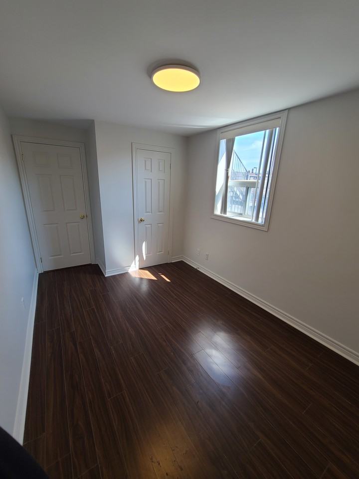 Ossington Ave & Dundas St W #2 - Photo 6 of 8