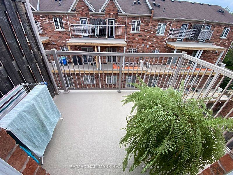 34 Philpott Gardens #35 - Photo 3 of 16