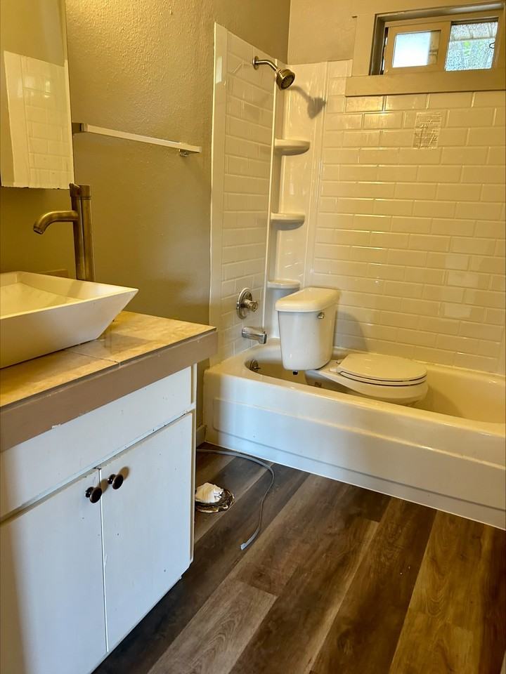 REDWO3435 - Photo 2 of 15