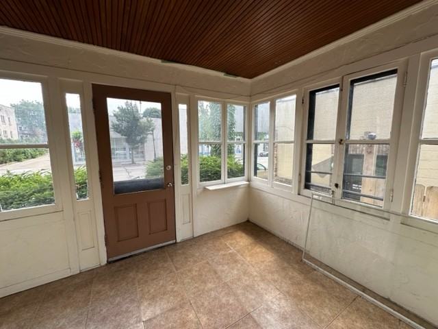 2957 N Oakland Ave Lowr #2957 - Photo 3 of 17