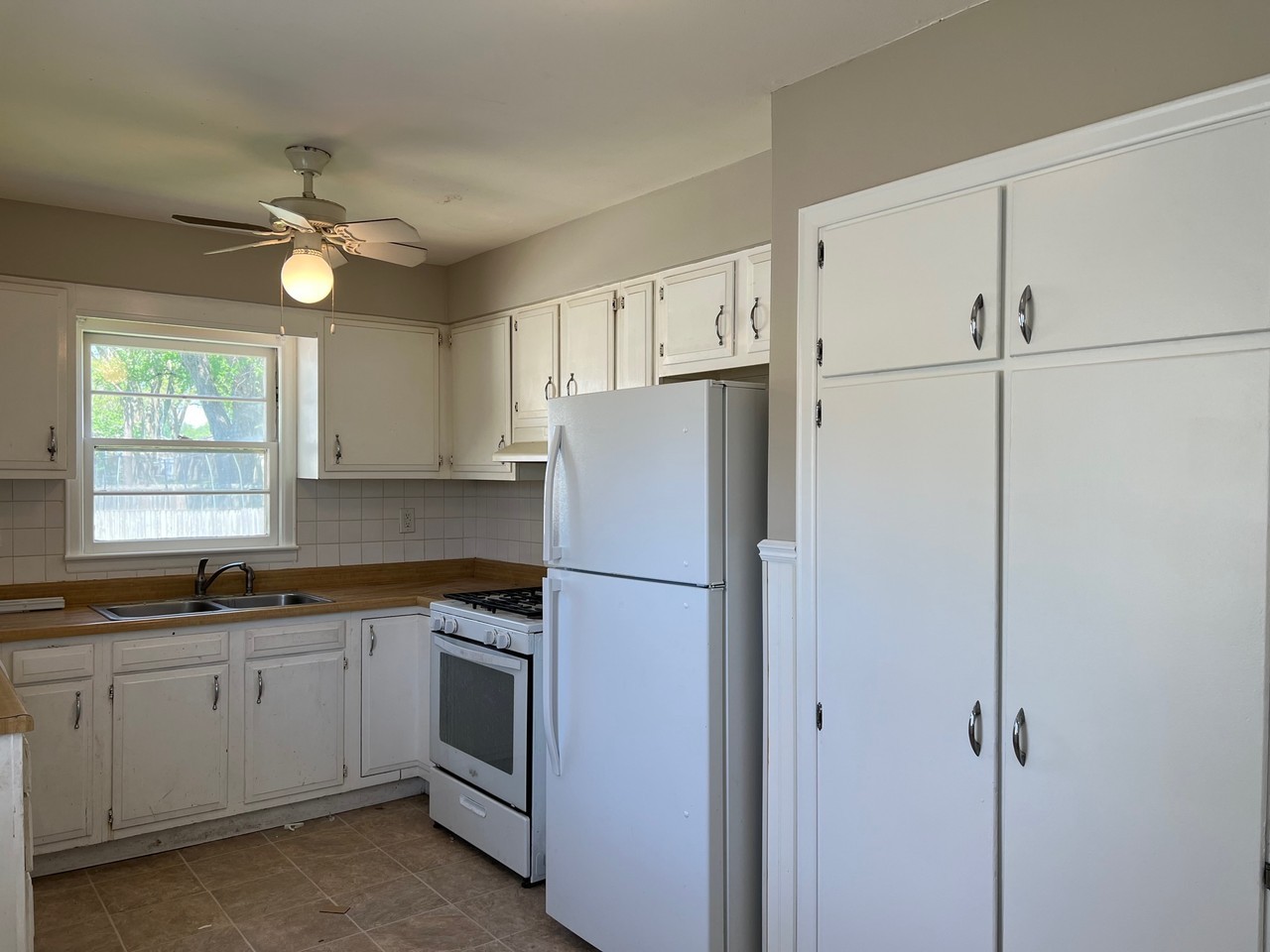 608 21st St #1 - Photo 6 of 15