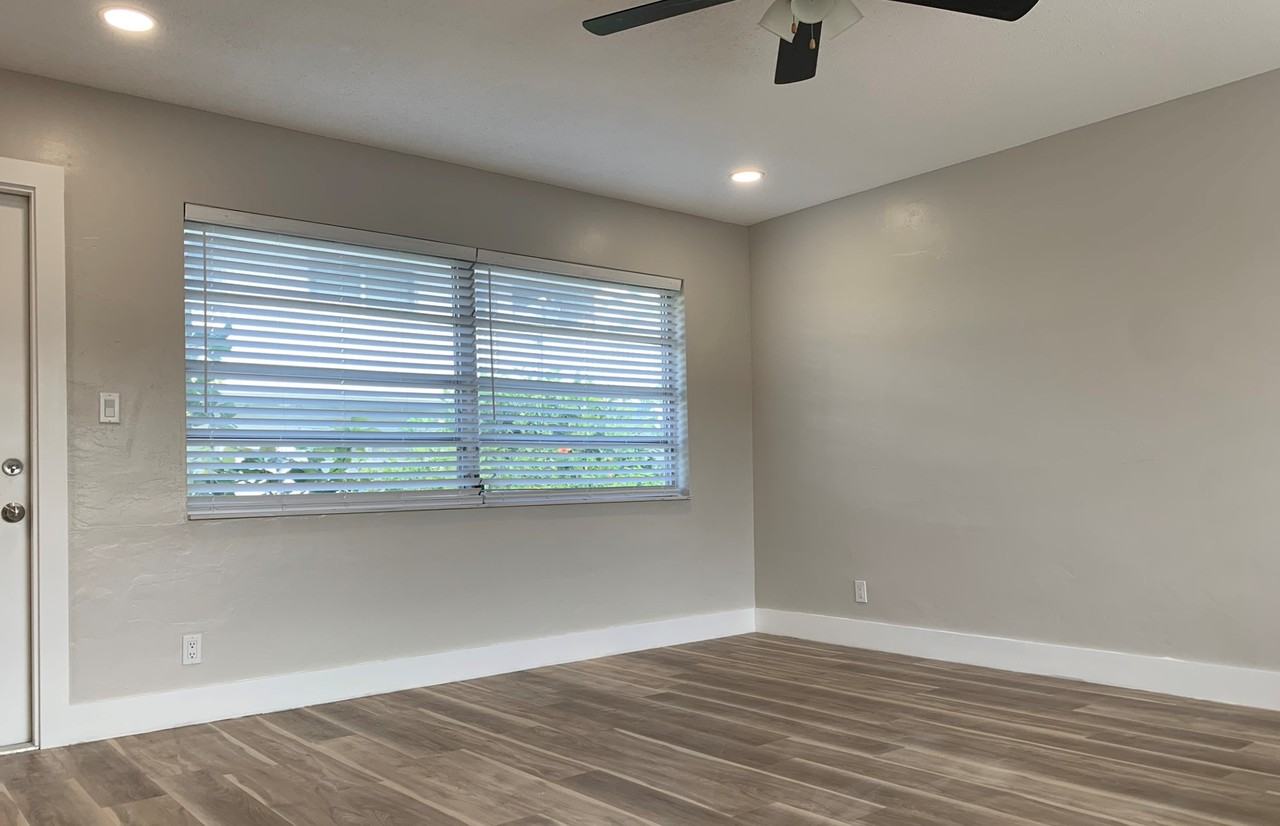 1921 NE 51ST STUnit 4 #4 - Photo 7 of 12