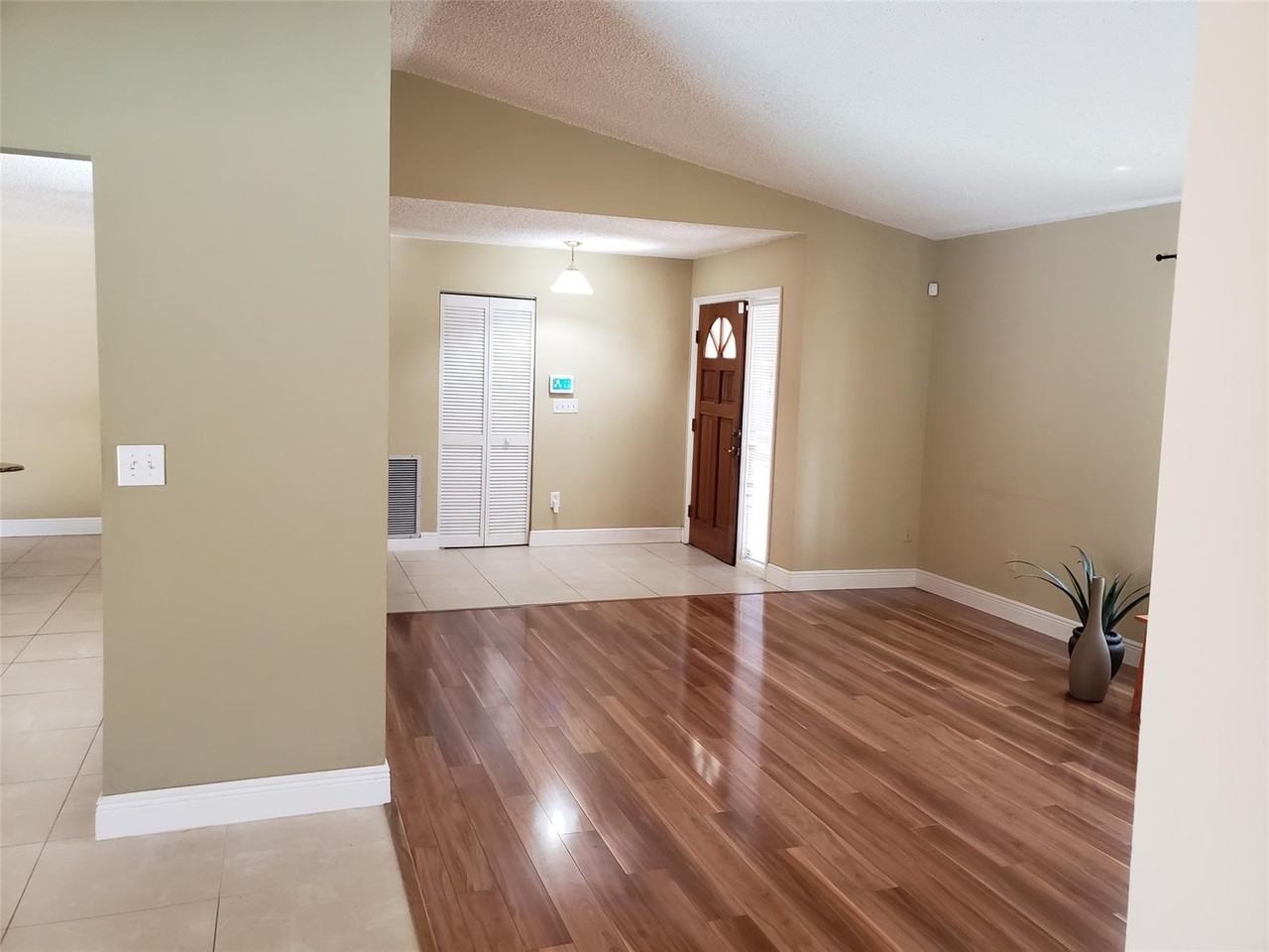 6241 Sedgewyck Circle West - Photo 3 of 6