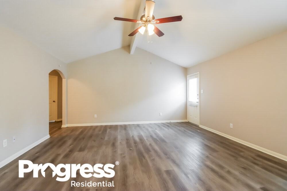 15911 Newport Pl - Photo 3 of 16