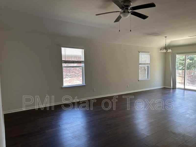 3408 Brookstone Dr - Photo 3 of 10